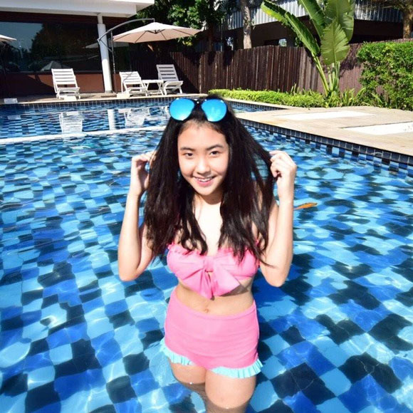 พลอย มงกุฎเพชร