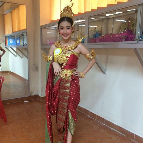 พลอย มงกุฎเพชร