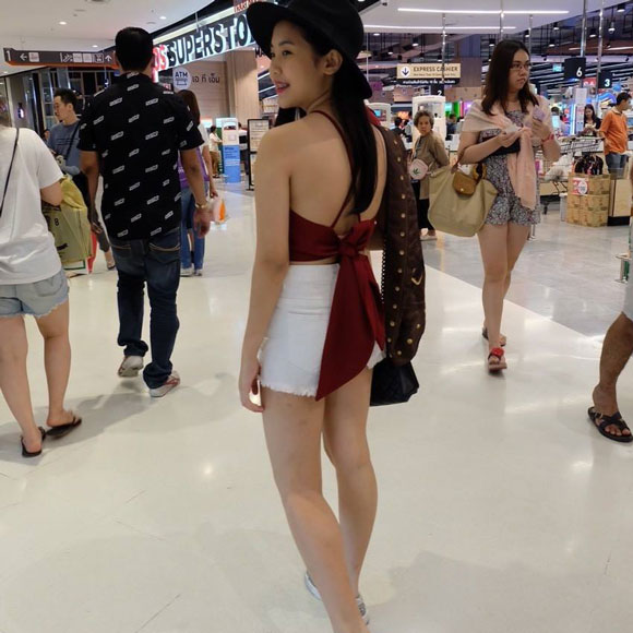 พลอย มงกุฎเพชร