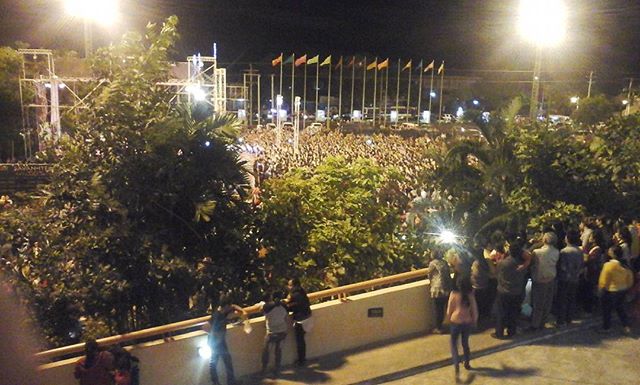 เวียร์ ศุกลวัฒน์ โชว์ตัวที่ สปป. สาว