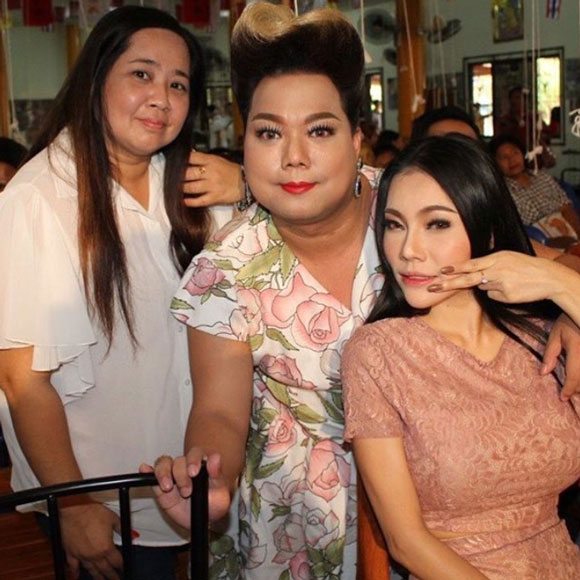 เอมมี่ อมลวรรณ