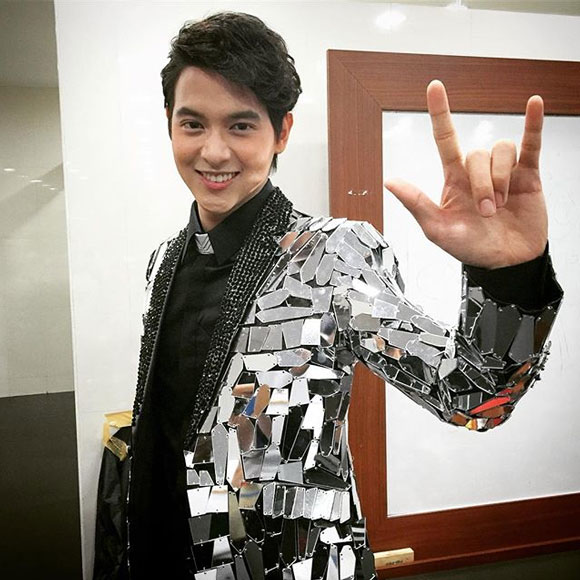 เจมส์ จิรายุ