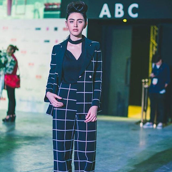 ใหม่ ดาวิกา