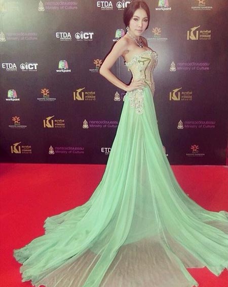 เอมมี่ อมลวรรณ ท้อง