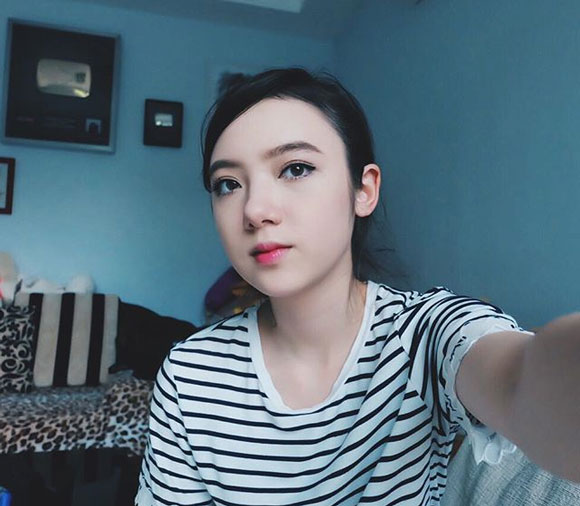 พลอยชมพู