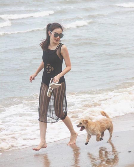 เมย์ พิชญ์นาฏ ชุดว่ายน้ำ