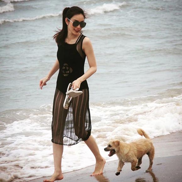 เมย์ พิชญ์นาฏ ชุดว่ายน้ำ