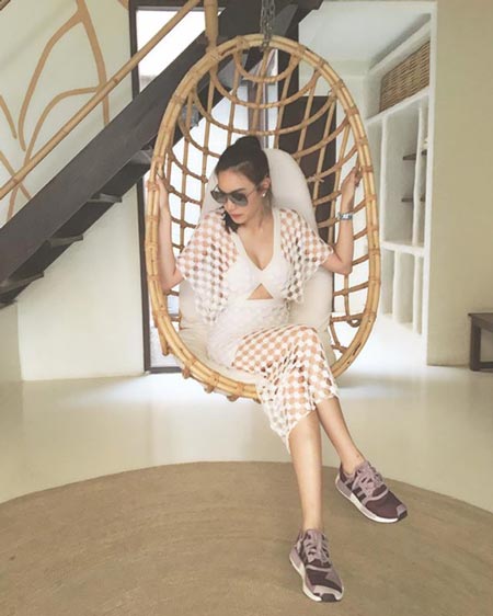 เมย์ พิชญ์นาฏ ชุดว่ายน้ำ