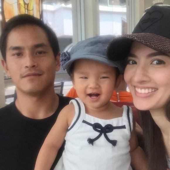 สงกรานต์ เตชะณรงค์ อาบน้ำให้ น้องปีใหม่