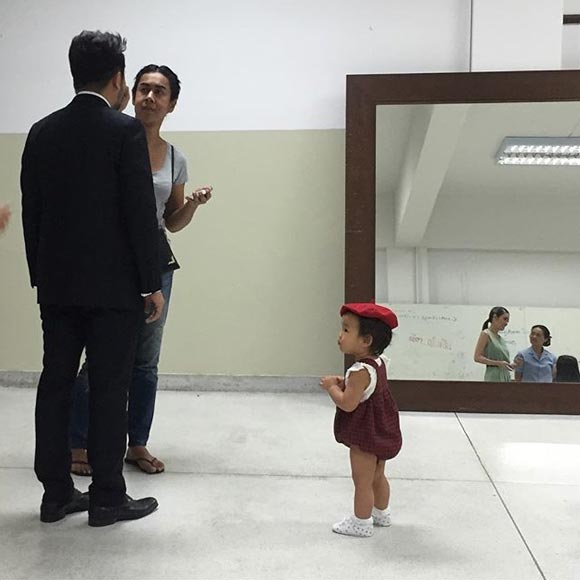 สงกรานต์ เตชะณรงค์ อาบน้ำให้ น้องปีใหม่