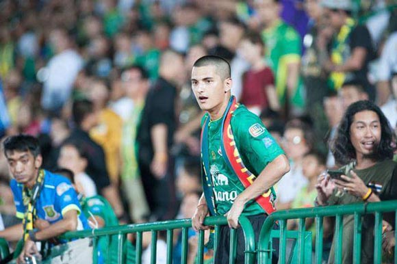 ชิน ชินวุฒ นำทัพนำเชียร์อาร์มี่ ยูไนเต็ด