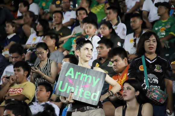 ชิน ชินวุฒ นำทัพนำเชียร์อาร์มี่ ยูไนเต็ด