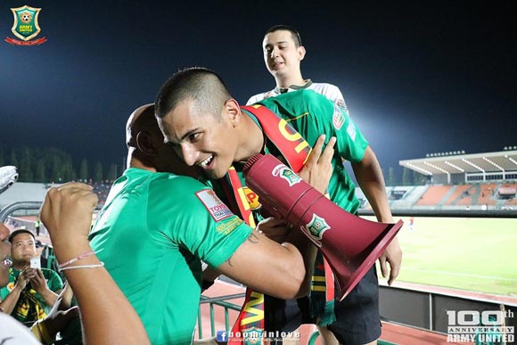 ชิน ชินวุฒ นำทัพนำเชียร์อาร์มี่ ยูไนเต็ด