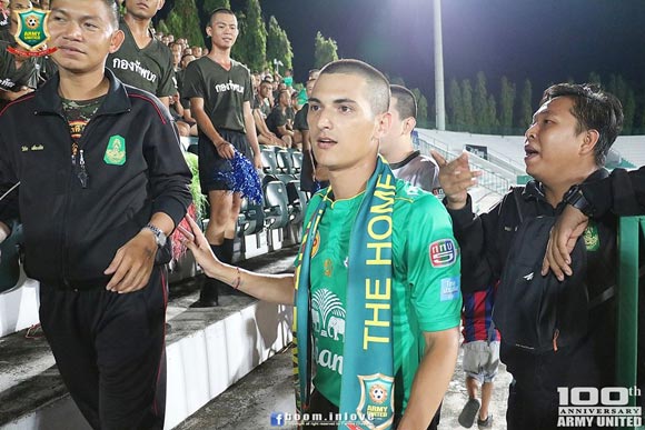 ชิน ชินวุฒ นำทัพนำเชียร์อาร์มี่ ยูไนเต็ด