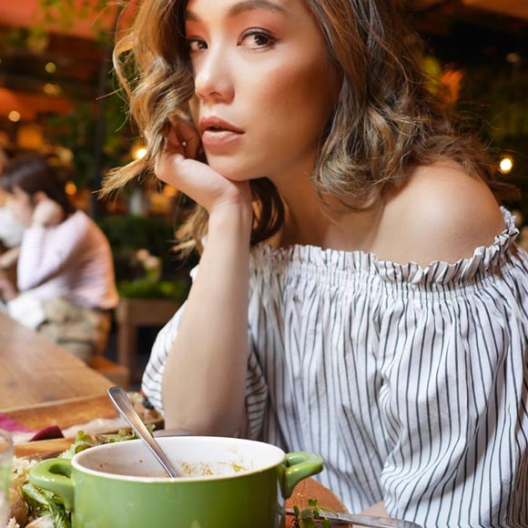 โมเม นภัสสร