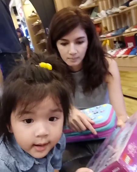 น้องมะลิ พาขวัญ