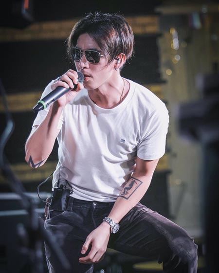 โตโน่ ภาคิน