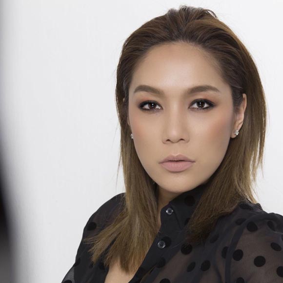 โมเม นภัสสร