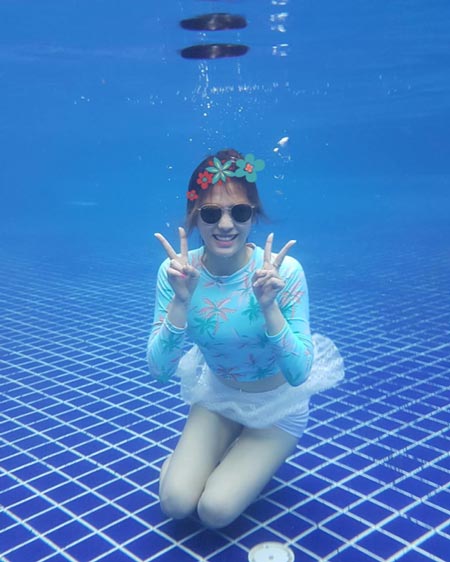 พั้นช์ วรกาญจน์ ชุดว่ายน้ำ