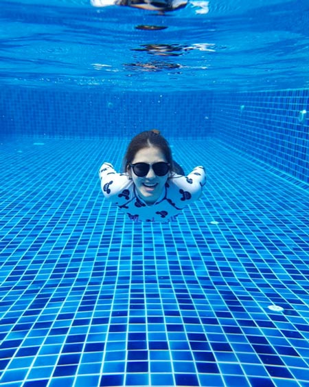 พั้นช์ วรกาญจน์ ชุดว่ายน้ำ