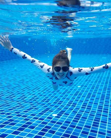 พั้นช์ วรกาญจน์ ชุดว่ายน้ำ