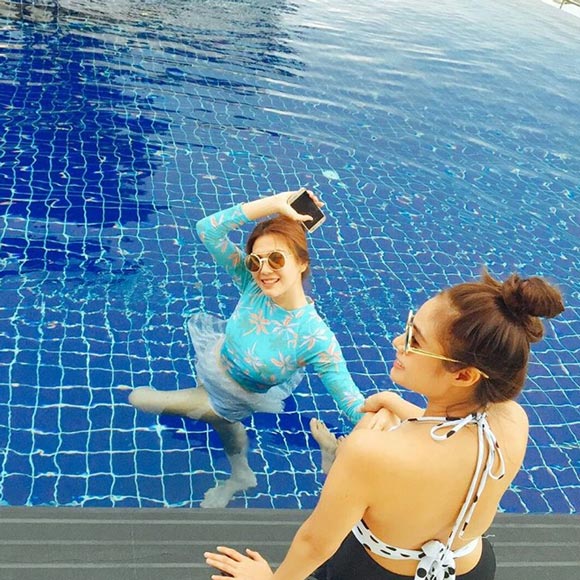 พั้นช์ วรกาญจน์ ชุดว่ายน้ำ