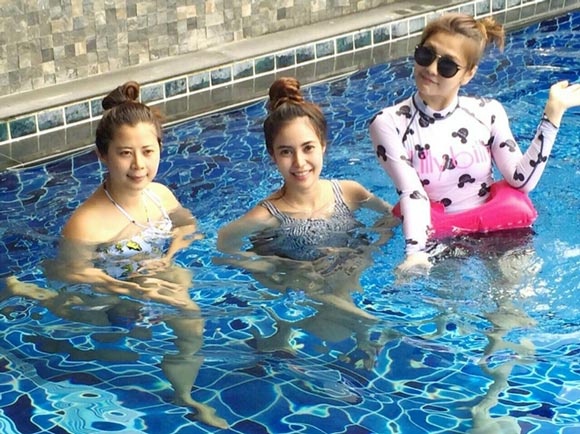 พั้นช์ วรกาญจน์ ชุดว่ายน้ำ