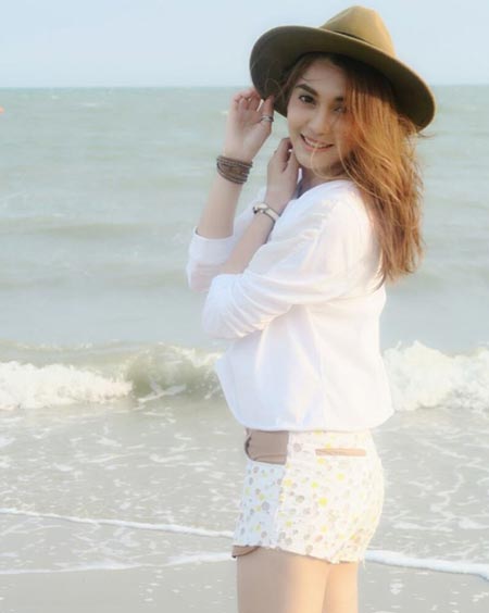 พั้นช์ วรกาญจน์ ชุดว่ายน้ำ