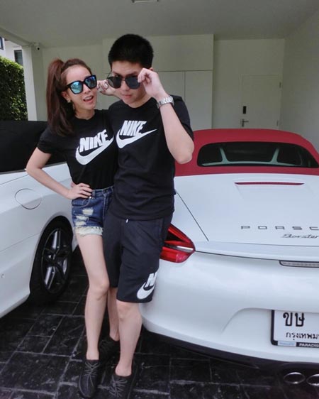 เรือนหอ ออฟฟี่ แม็กซิม