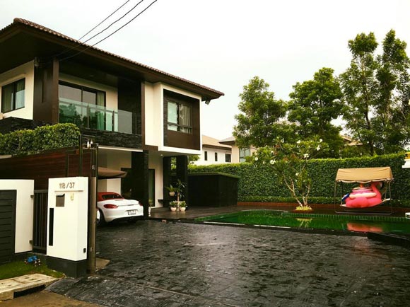 เรือนหอ ออฟฟี่ แม็กซิม