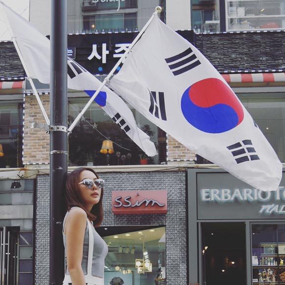 แบงค์ นินิว