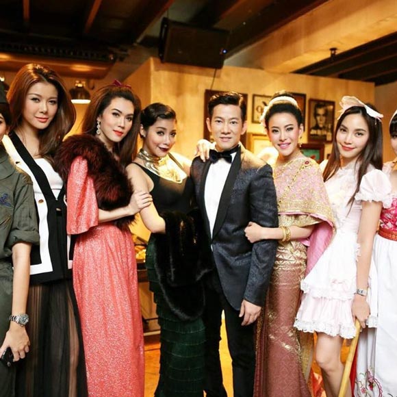 หนิง ปณิตา ชุดไทย