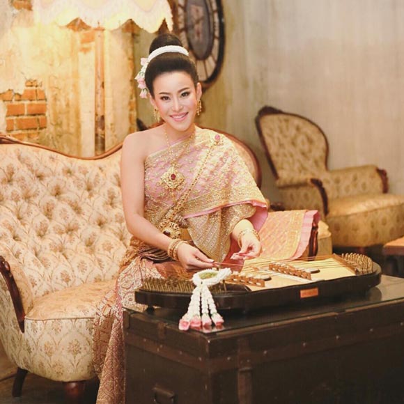 หนิง ปณิตา ชุดไทย
