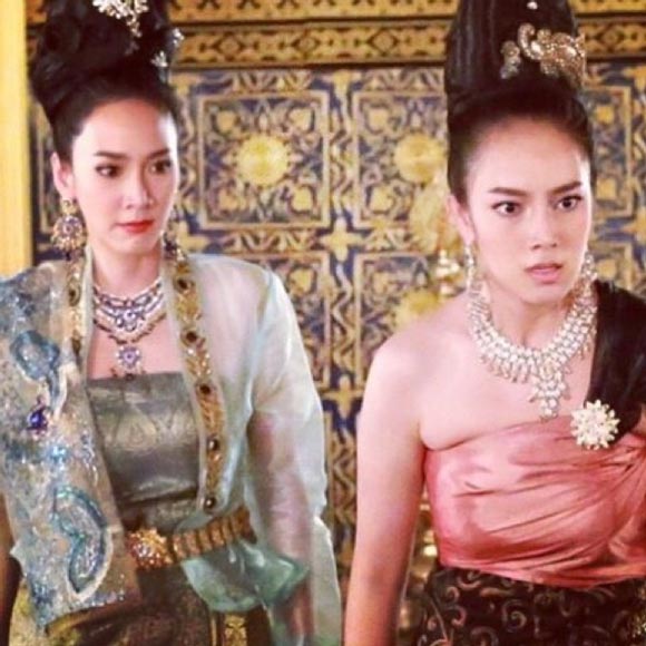 อั้ม ยุ้ย เพลิงพระนาง