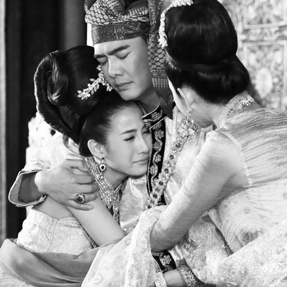 อั้ม ยุ้ย เพลิงพระนาง