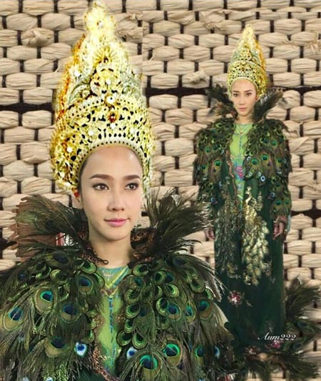 อั้ม พัชราภา ชุดนกยูง