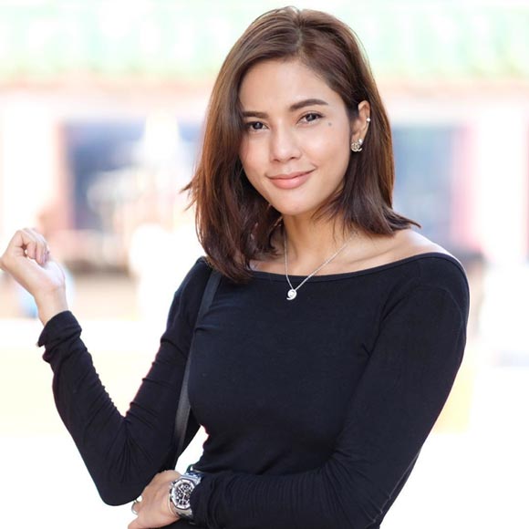 อุ้ม ลักขณา