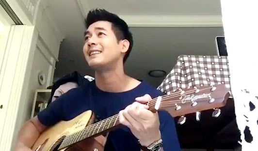 เวียร์ ศุกลวัฒน์ ดีดกีตาร์ 