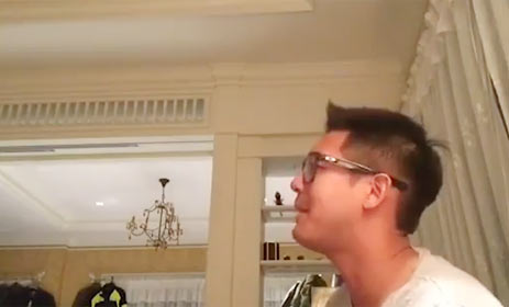 เวียร์ ศุกลวัฒน์ ดีดกีตาร์ 