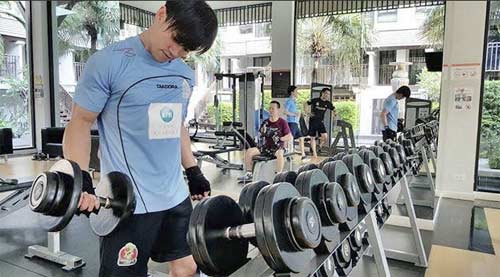 ต๊ะ บอยสเก๊าท์