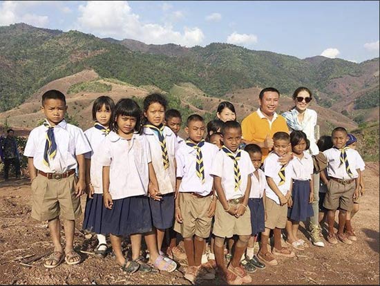 เชอรี่ เข็มอัปสร ร่วมโครงการคนยืนได้ ไม้ยืนต้น