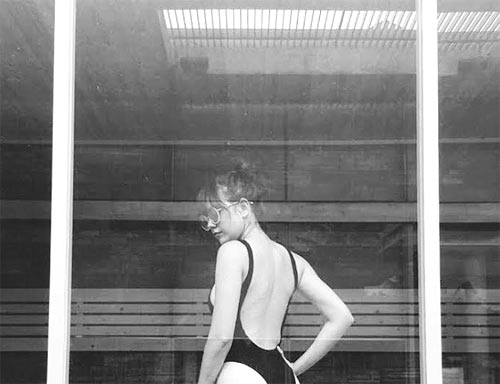 แซมมี่ เคาวเวลล์ ชุดว่ายน้ำ