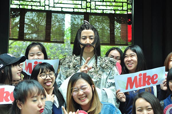 ไมค์ พิรัชต์ เล่นละครจีน