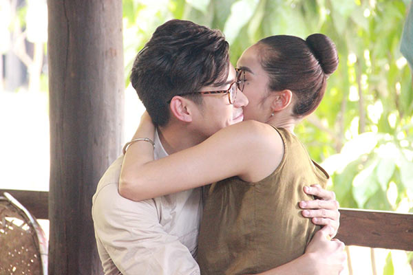 นาคี อุ้ม ลักขณา