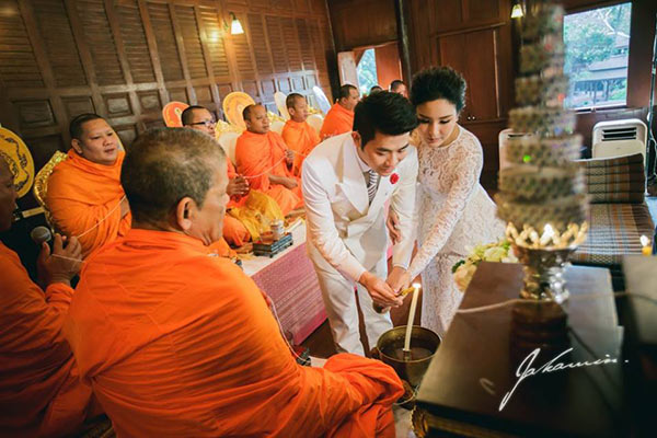 พอลลี่ พรพรรณ หมั้น