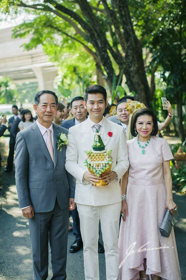 พอลลี่ พรพรรณ หมั้น