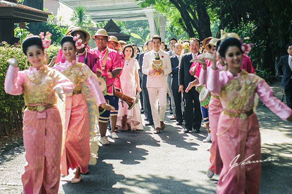 พอลลี่ พรพรรณ หมั้น