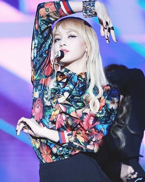  ลิซ่า Black Pink 