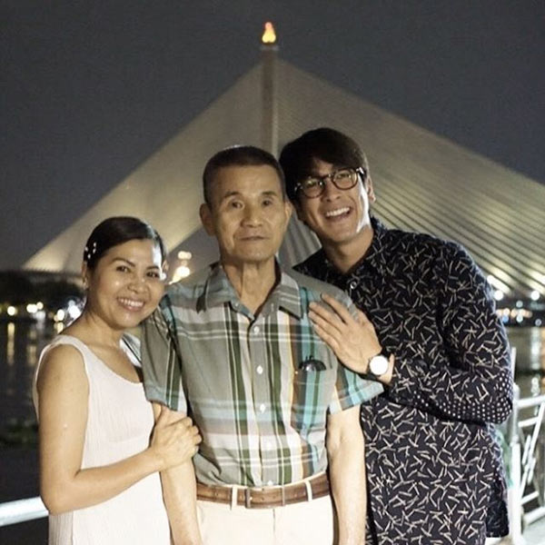 ณเดชน์ คูกิมิยะ ป๊าโยชิโอ แม่แก้ว 