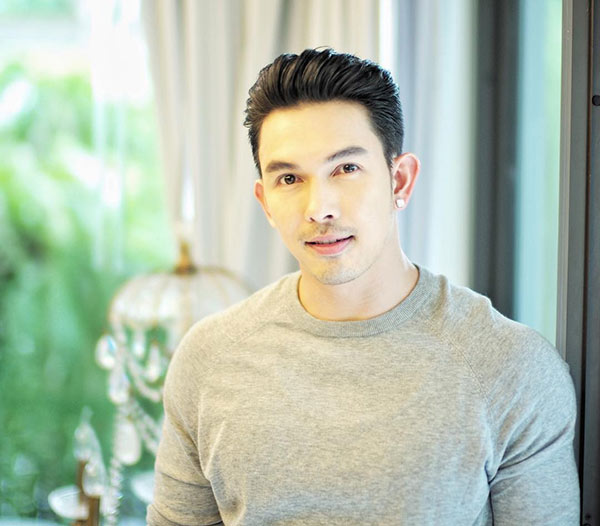 อั้ม อธิชาติ